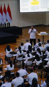 Kepala Sekretariat Dewan Pengawas memberikan materi etik
